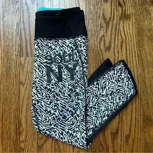 Lululemon Pace Pusher Crop X Soul Cycle White / Black Size 4